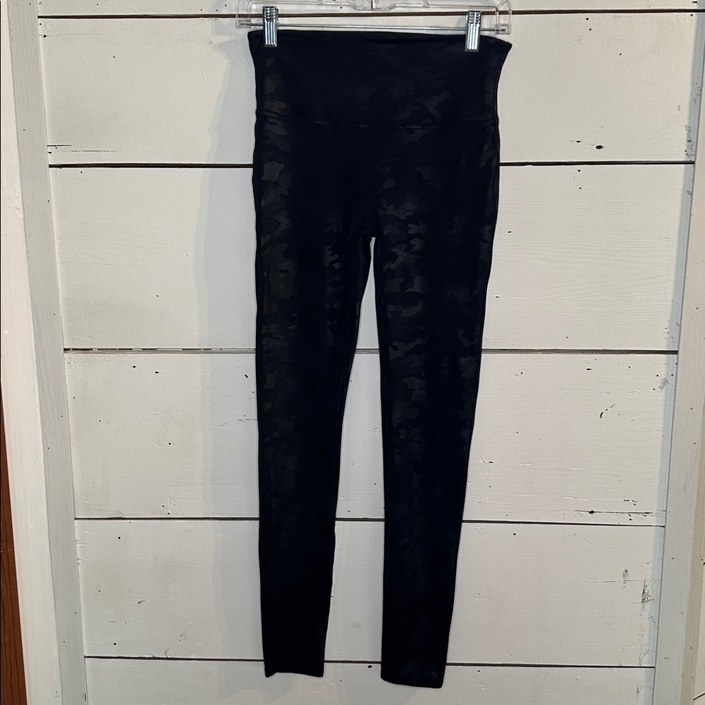 SPANX Black Shiny Camo Seamless Leggings Medium